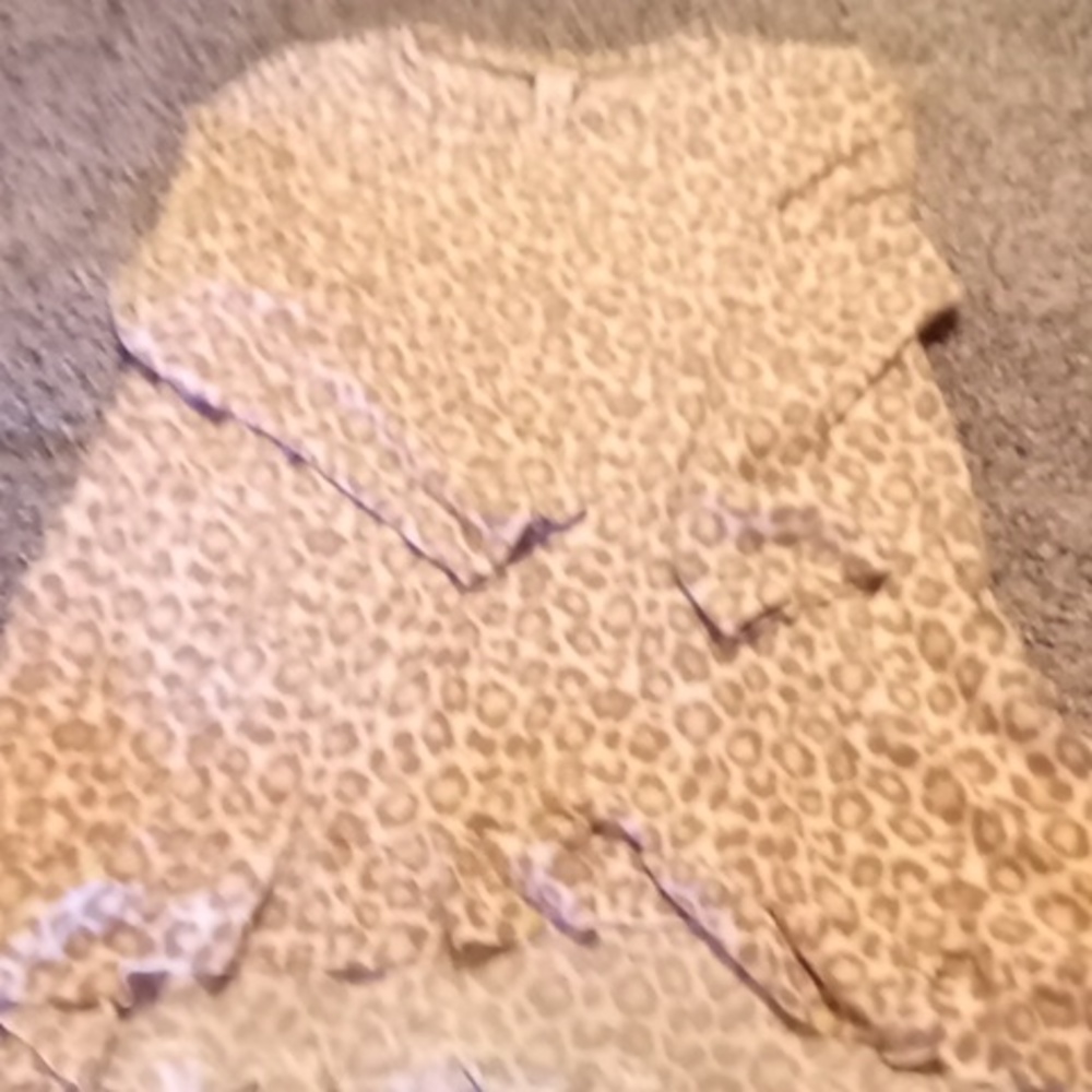 P and rose 2x leopard  in light colors ruffle bottom tunic